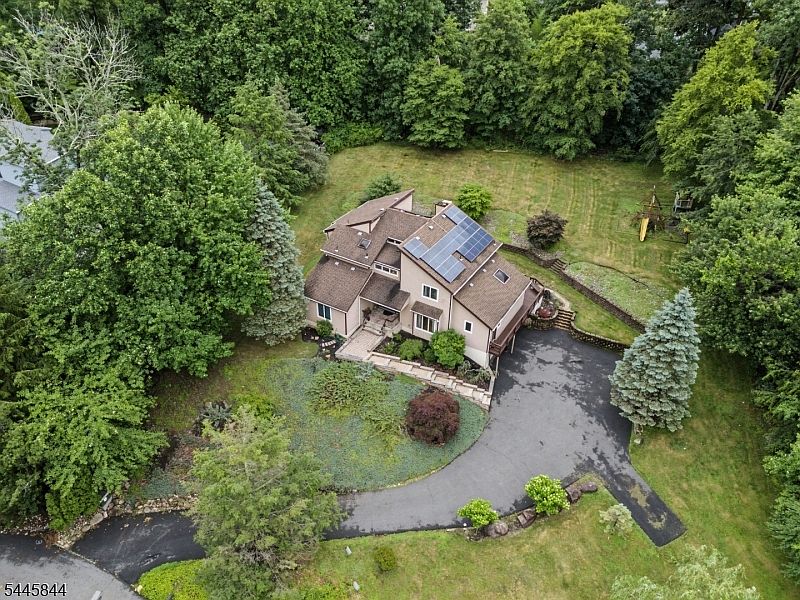1st image of 4 SKYTOP DRIVE