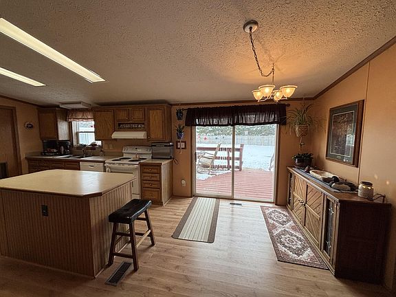 4th image of 128 Lynn Rd