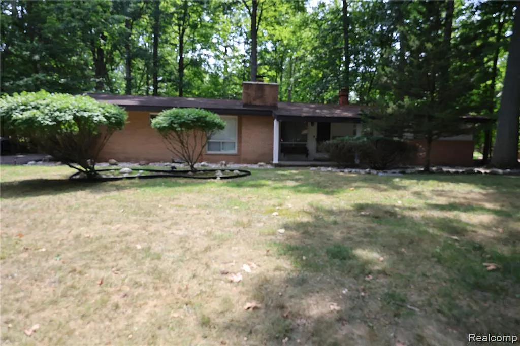 3 bed, 1.5 bath, 1484 sqft, $1,950 — Photo 1