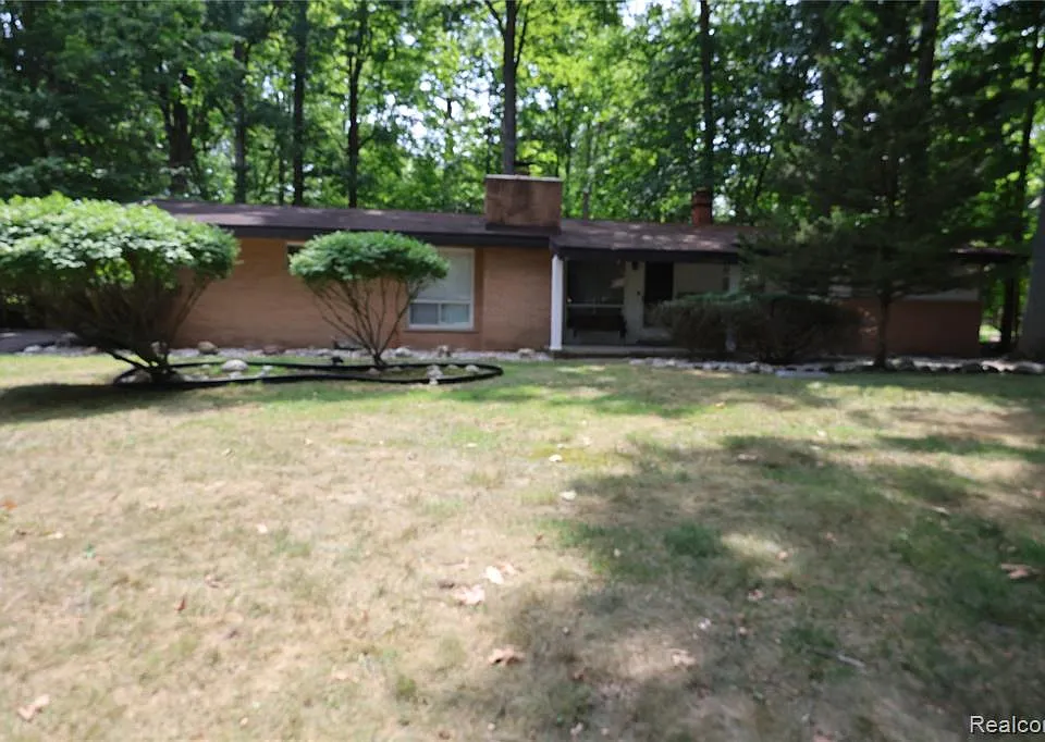 23695 Oak Glen Dr