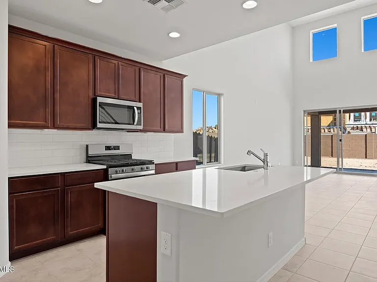 32325 N Vernal Ln — Photo 5