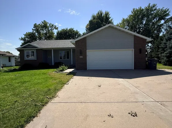 511 Eagle Ln, Underwood, IA 51576