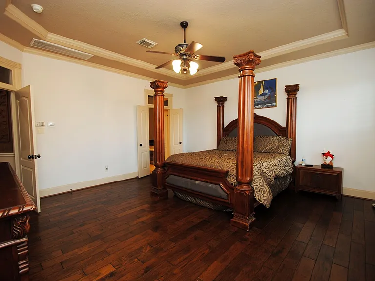 15823 Medina Lake Ln — Photo 20