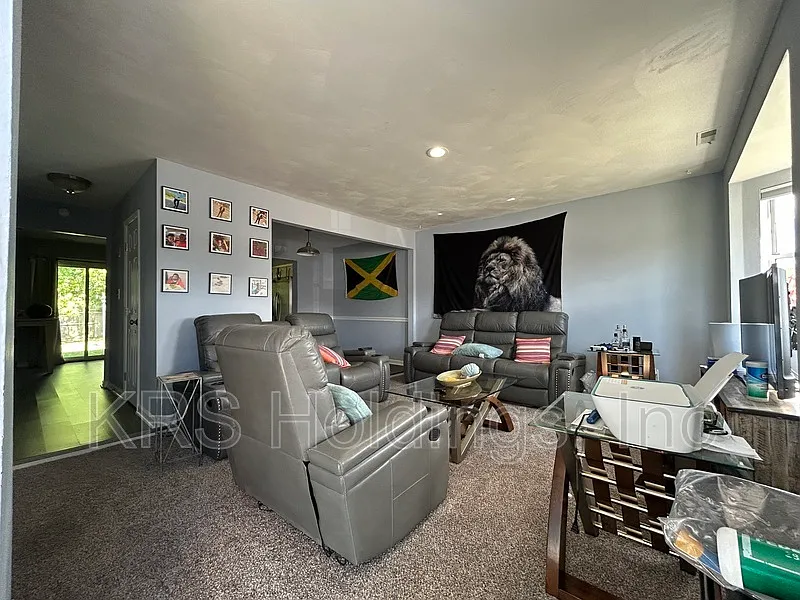 3 bed, 2.0 bath, 1460 sqft, $1,799 — Photo 2