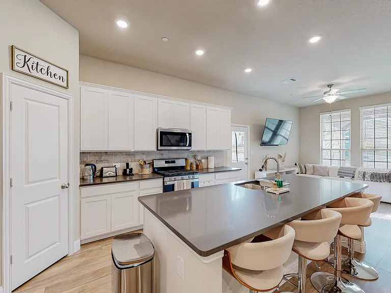 7524 Redondo Dr — Photo 8