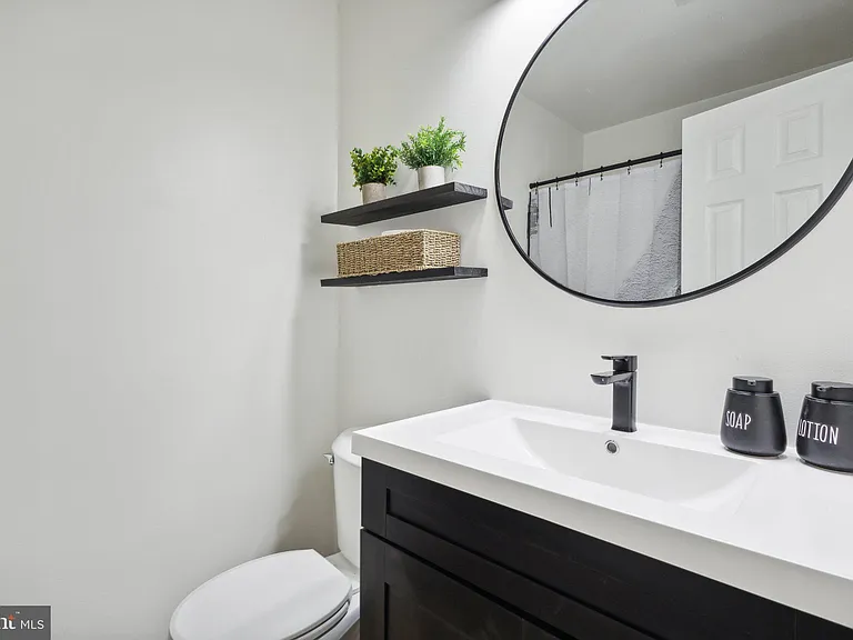15514 Port Washington Ct — Photo 16