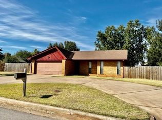 107 Regency Dr, Clinton, OK 73601