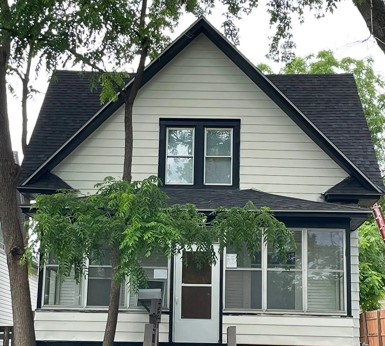 3 bed, 1044 sqft, $1,895 — Photo 1