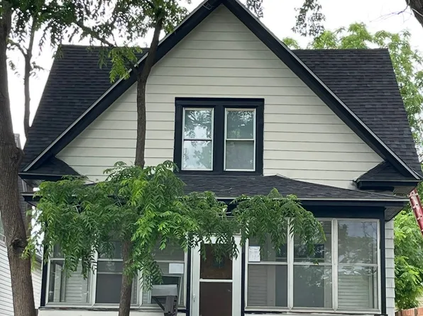 1104 Pacific St, Saint Paul, MN 55106