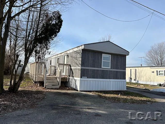 2 bed, 700 sqft, $900 — Photo 1