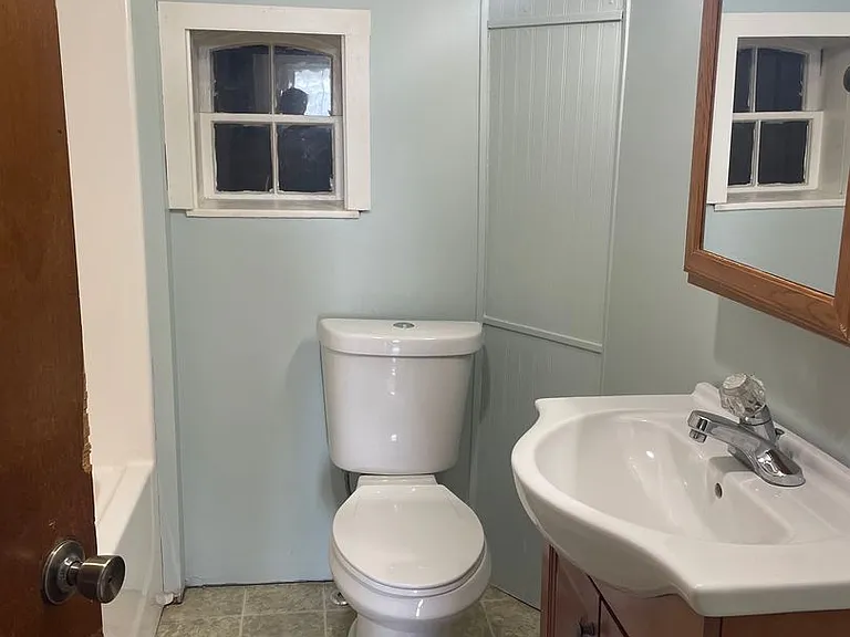 142 College St — Photo 12
