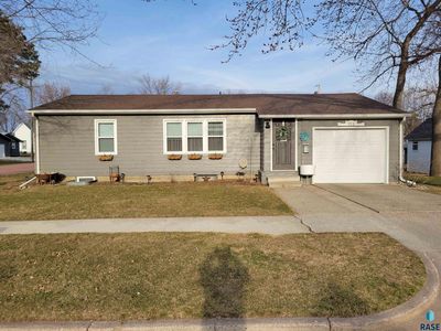712 N Vermont Ave, Dell Rapids, SD, 57022