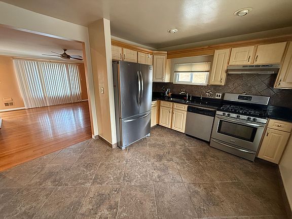 5th image of 21057 Brooklawn Dr