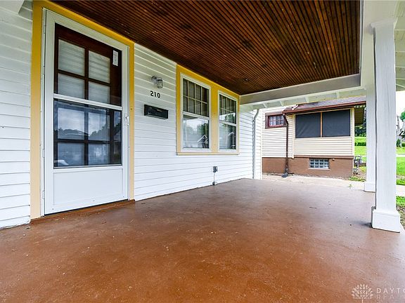 4th image of 210 E Hillcrest Ave