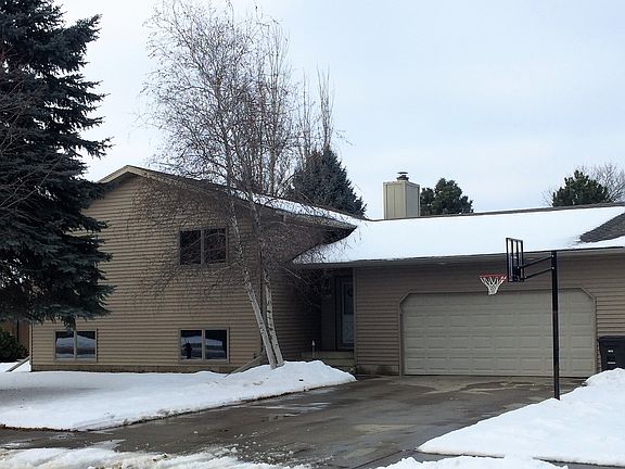 2 Car Garage & Bball Hoop