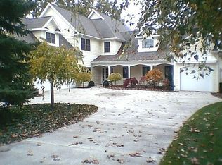 1259 E Northshore Dr, Syracuse, IN 46567