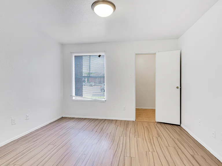 Villa Nueva Apartments — Photo 32