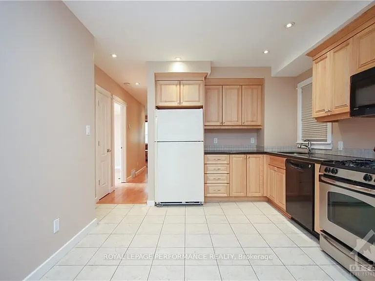 736 Cooper St W #2 — Photo 6