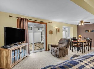 43 Meadow Pond Dr APT F, Leominster, MA 01453