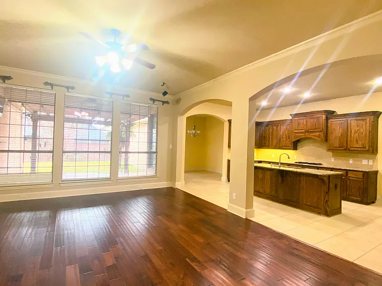 11563 Avondale Dr — Photo 5