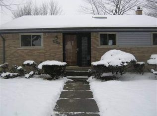 23511 Norwood St, Oak Park, MI 48237