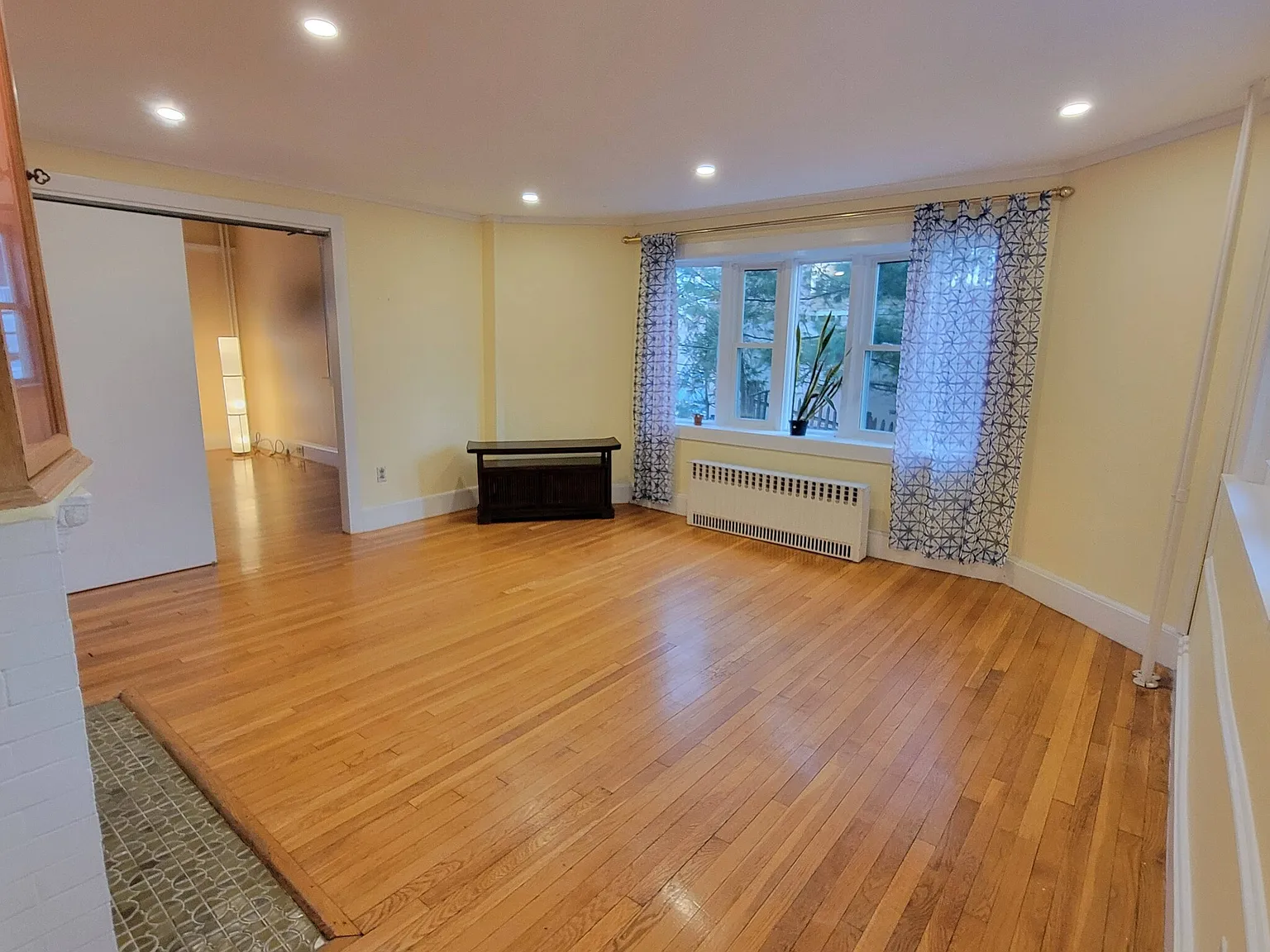 1 bed, 1.0 bath, 1000 sqft, $3,200 — Photo 3
