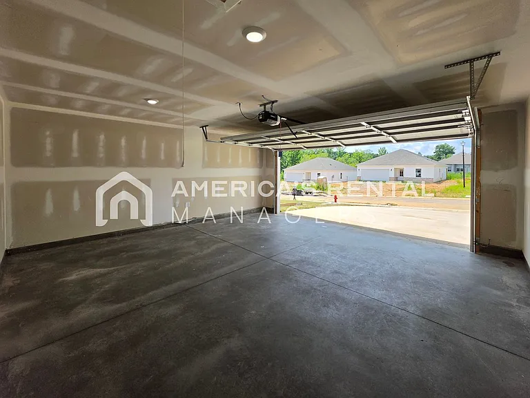 10303 Squires Way — Photo 17