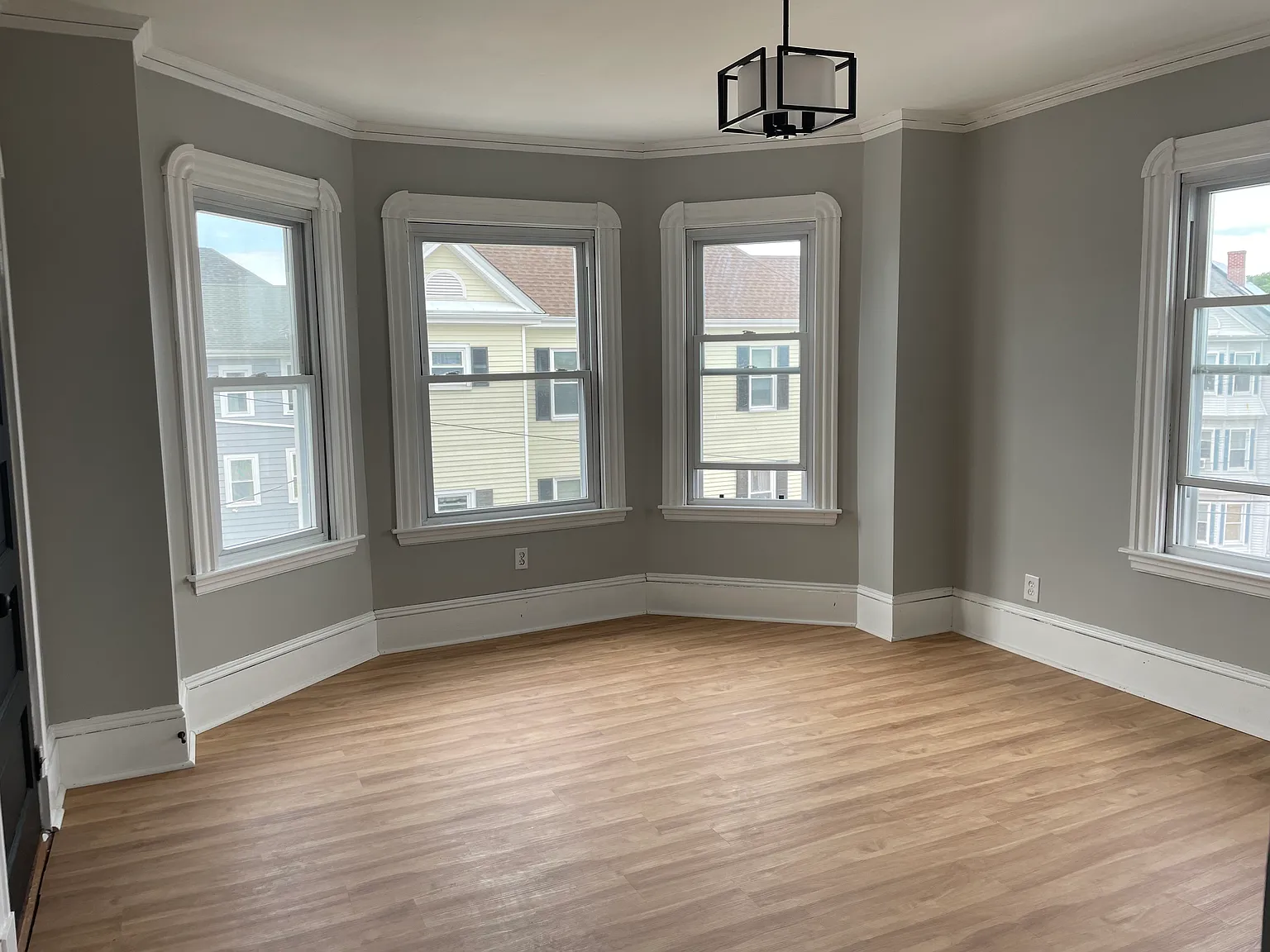 3 bed, 1120 sqft, $2,100 — Photo 3