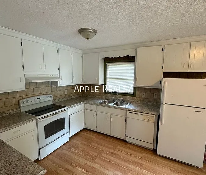 925 Fleming Dr — Photo 4
