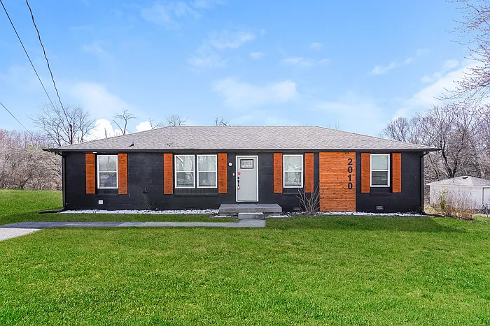 3 bed, 1.5 bath, 1200 sqft, $1,675 — Photo 1