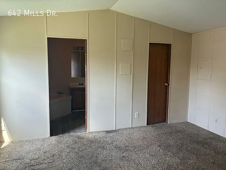 642 E Mills Dr — Photo 1