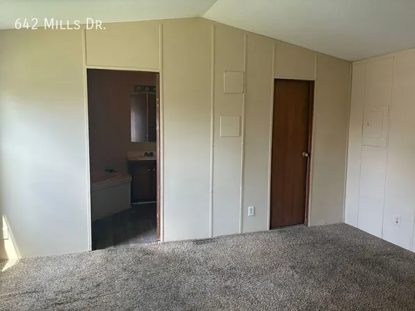 642 E Mills Dr, Towanda, KS 67144