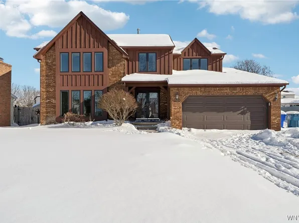 3545 Heatherwood Dr, Hamburg, NY 14075