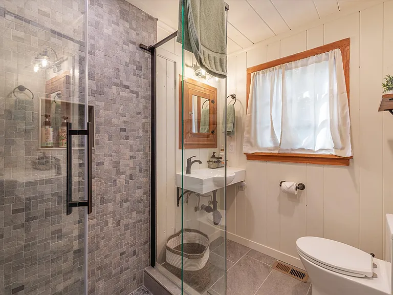 1566 Pine Ave — Photo 16