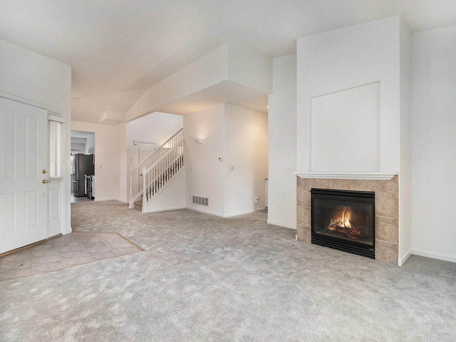 3 bed, 2892 sqft, $2,700 — Photo 3