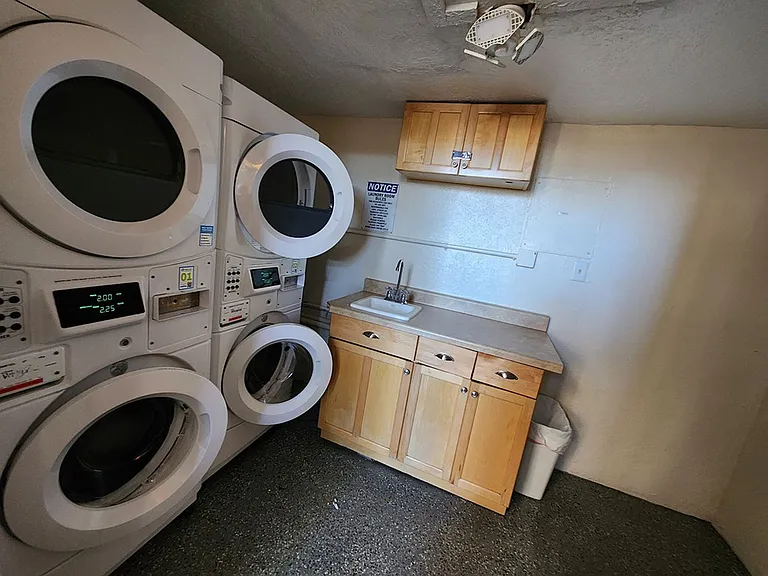 212 San Clemente Ave NW — Photo 35