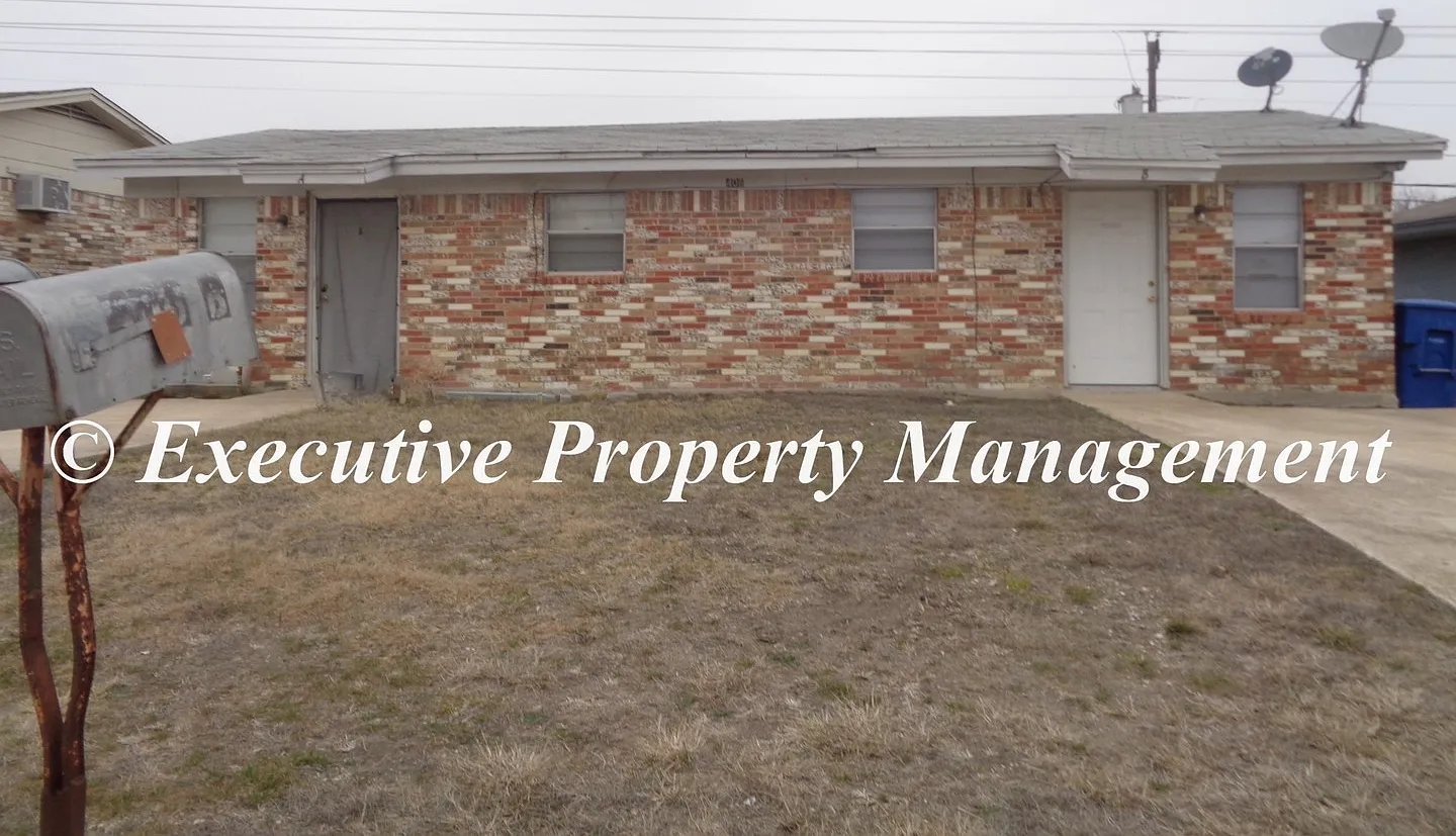406 Sunset Lane — Photo 1