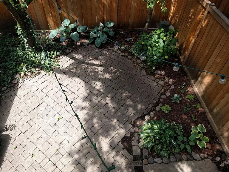 1208 W Fletcher St — Photo 25