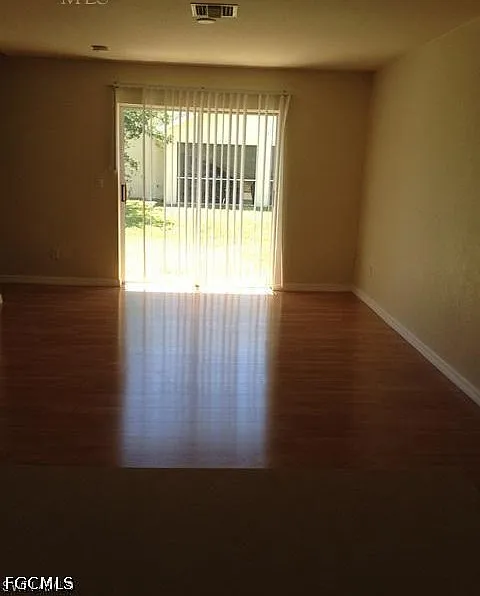 3 bed, 2.5 bath, 1259 sqft, $1,800 — Photo 3