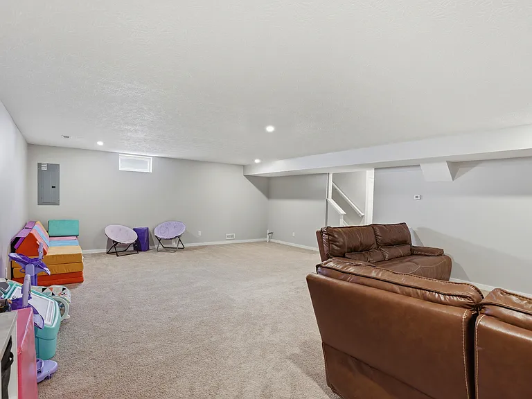 27 Hemingway Ave — Photo 43