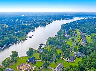 100 Woodlake Dr, Manning, SC 29102