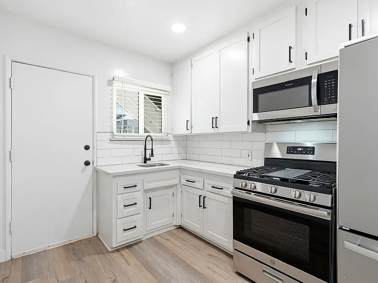 14535 1/2 Dickens St #1/2 — Photo 3