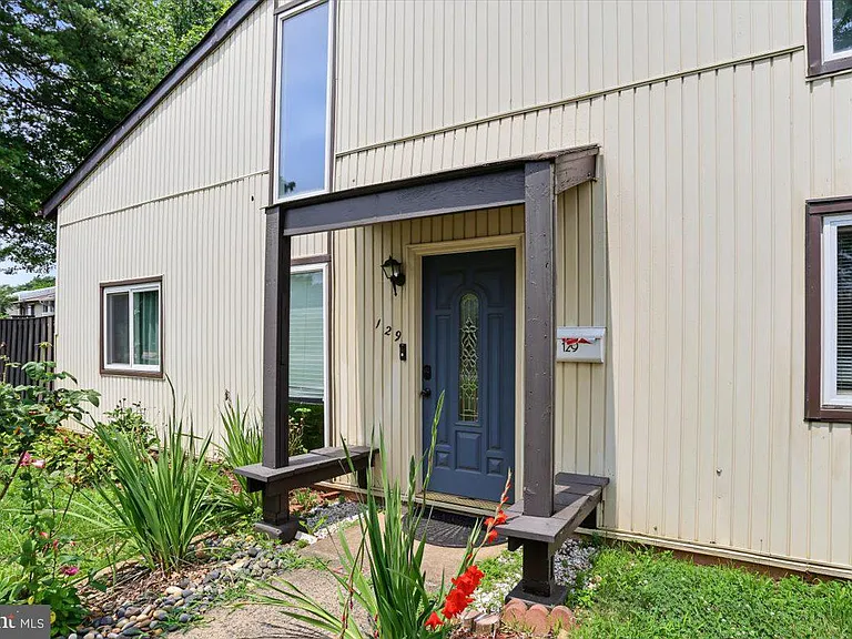 129 Willow Pl — Photo 2