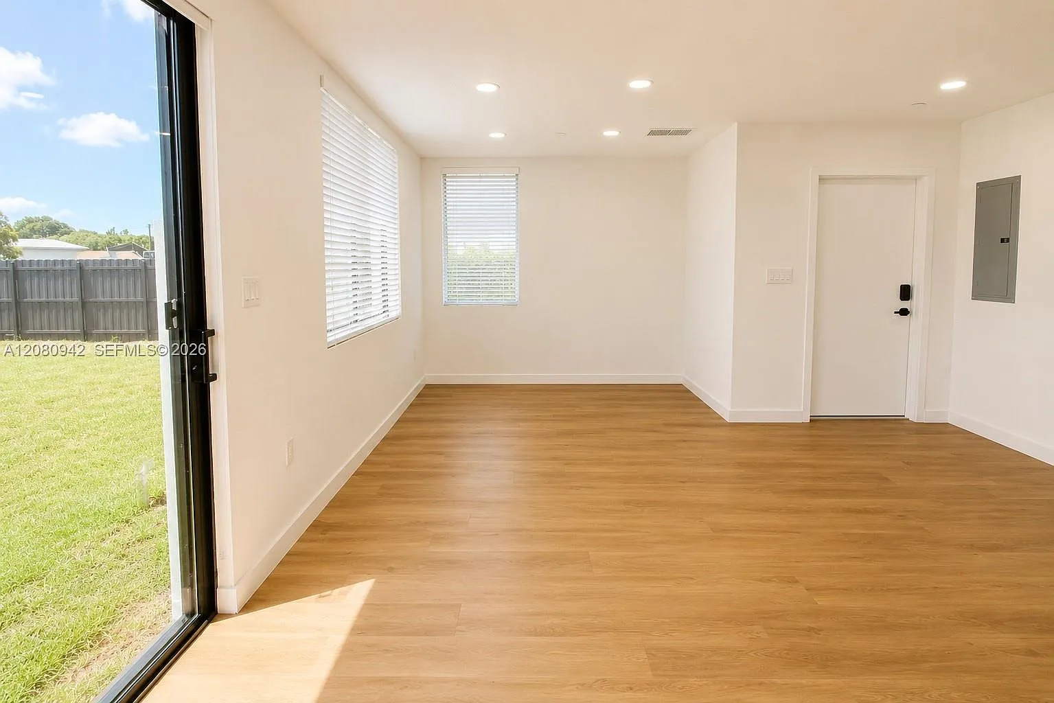 5 bed, 3.0 bath, 1640 sqft, $3,850 — Photo 4