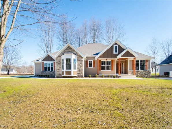 7113 Garden Place Dr, Poland, OH 44514