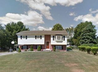 11 Macintosh Dr, Middletown, NY 10941