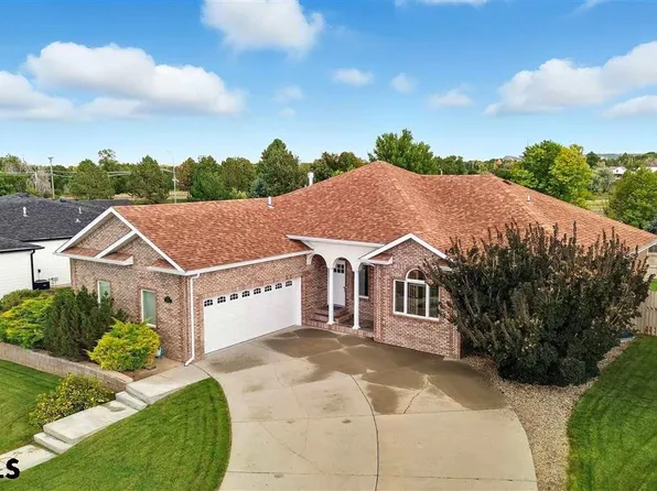 2225 Sentinel Cir, Gering, NE 69341