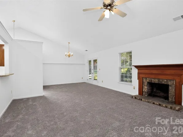 3411 Pondridge Ct, Charlotte, NC 28269