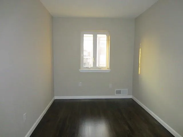 3 bed, 1000 sqft, $3,700 — Photo 4