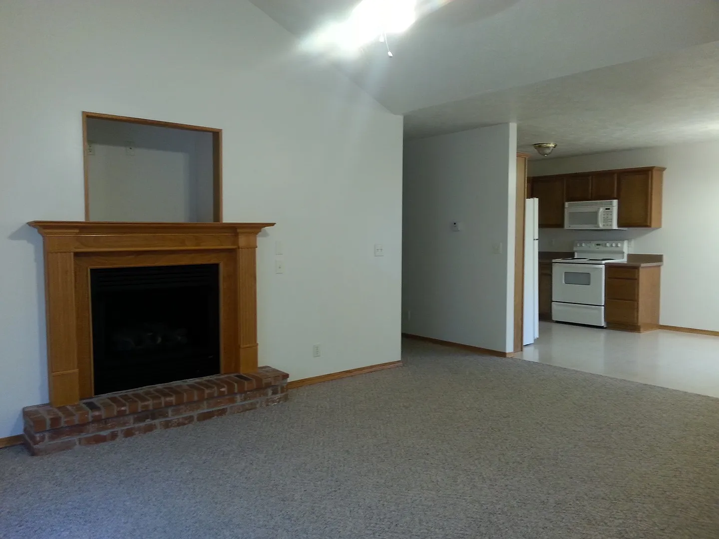 Executive Rental 2 Bedroom 2 Bath 2 Car Garage Duplex — Photo 4